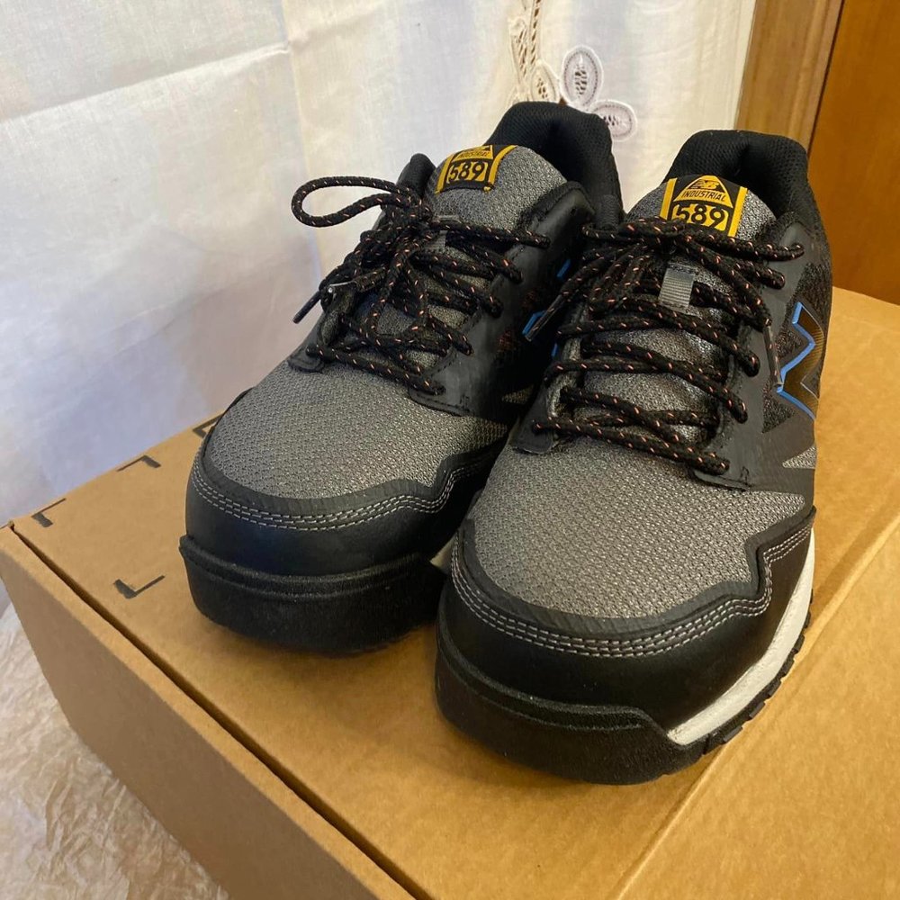 NIB Size 9W New Balance Industrial 589 Carbon Fiber Toe Gym Shoe